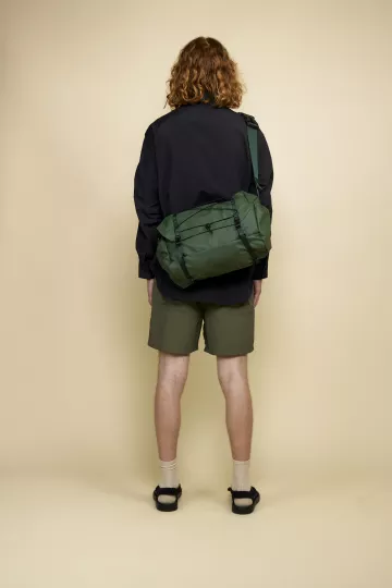 model-(34032-green-front)-(40144-black-back)-(40149-khaki-back)