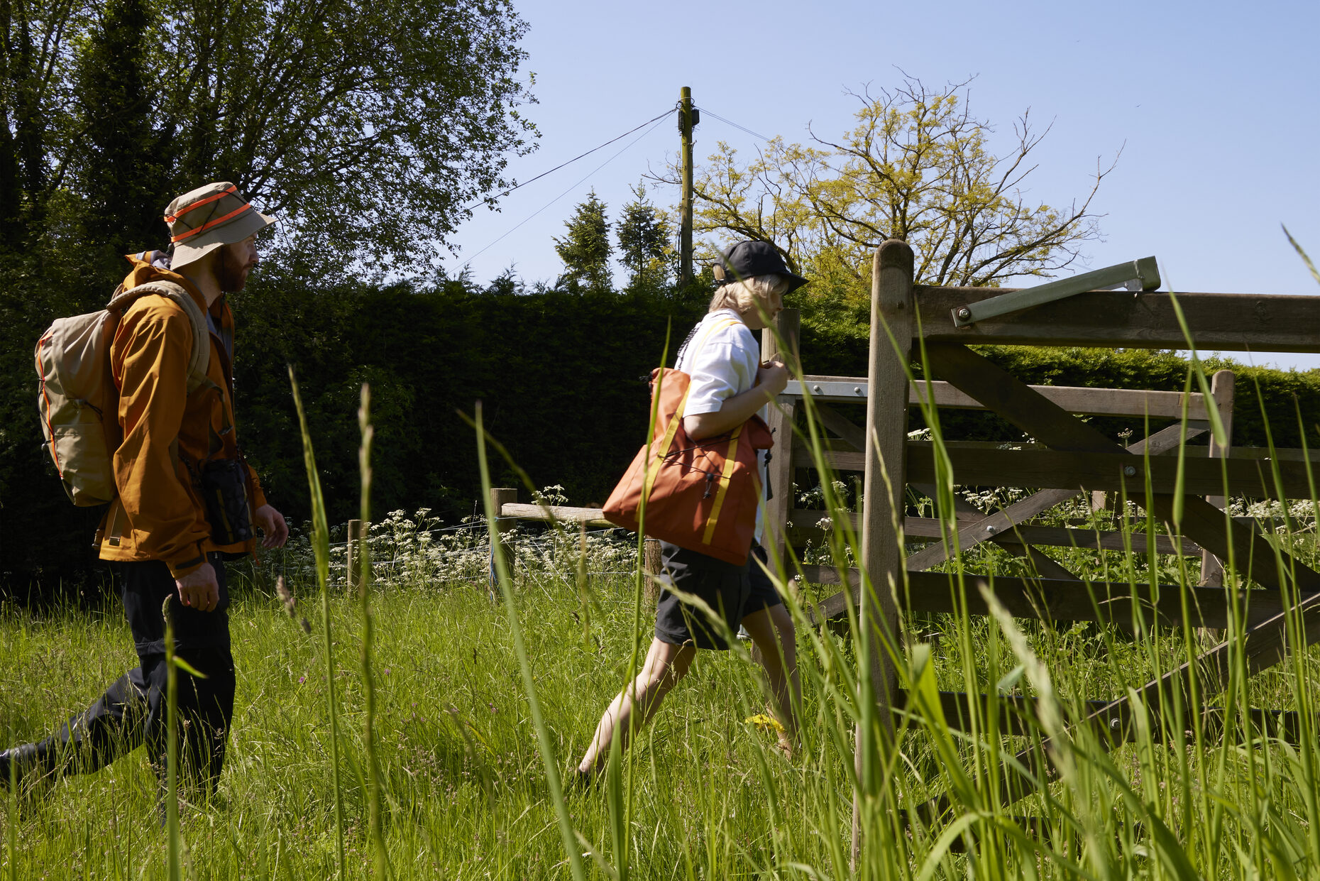 ELLIKER - Wild Garlic Foraging